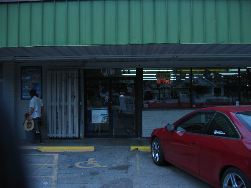 D&Q on Richmond still open!